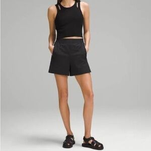 Lululemon stretch woven high rise shorts size XS